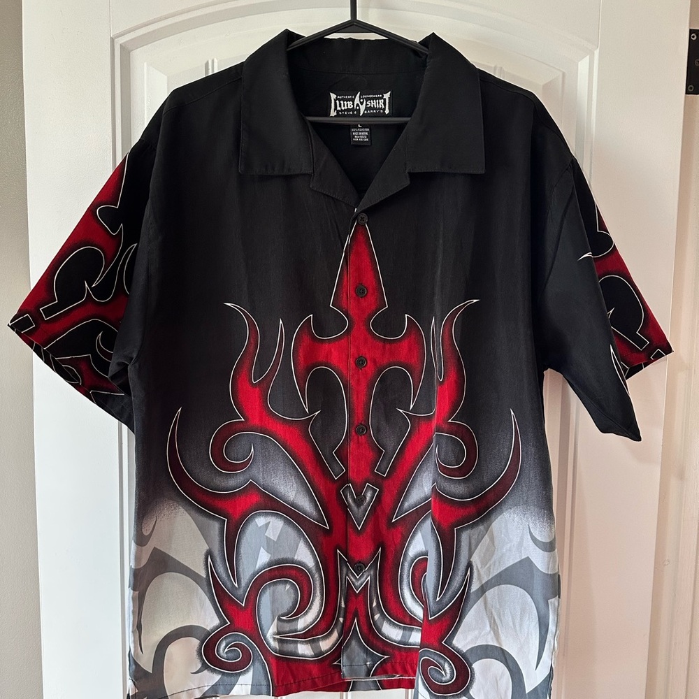 Vintage Steve & Barry's Men's Black and Red Tribal Shirt Y2k Goth
